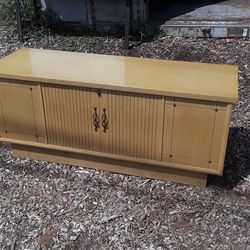Lane Vintage Cedar Chest (USA)
Nice Vintage Veneered Cedar Chest (no keys) for sale