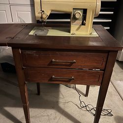 Vintage Sears Kenmore Sewing Machine w/ Cabinet – $100 OBO Máquina de Coser Vintage Sears Kenmore con Mueble – 100 OBO