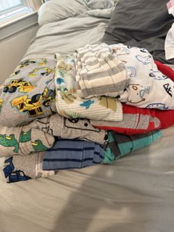 Boys feet pajamas 4-5T