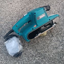 Makita 9404 belt sander excellent condition( no dust bag) pick up fremont sea. No lowball offers please. No trades. Many other tools for sale.