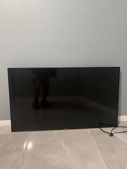Samsung 50” 4K UHD Smart TV – Works Great