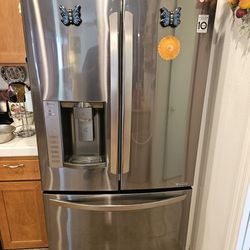 LG 3 Door Refrigerator With Ice Maker/water