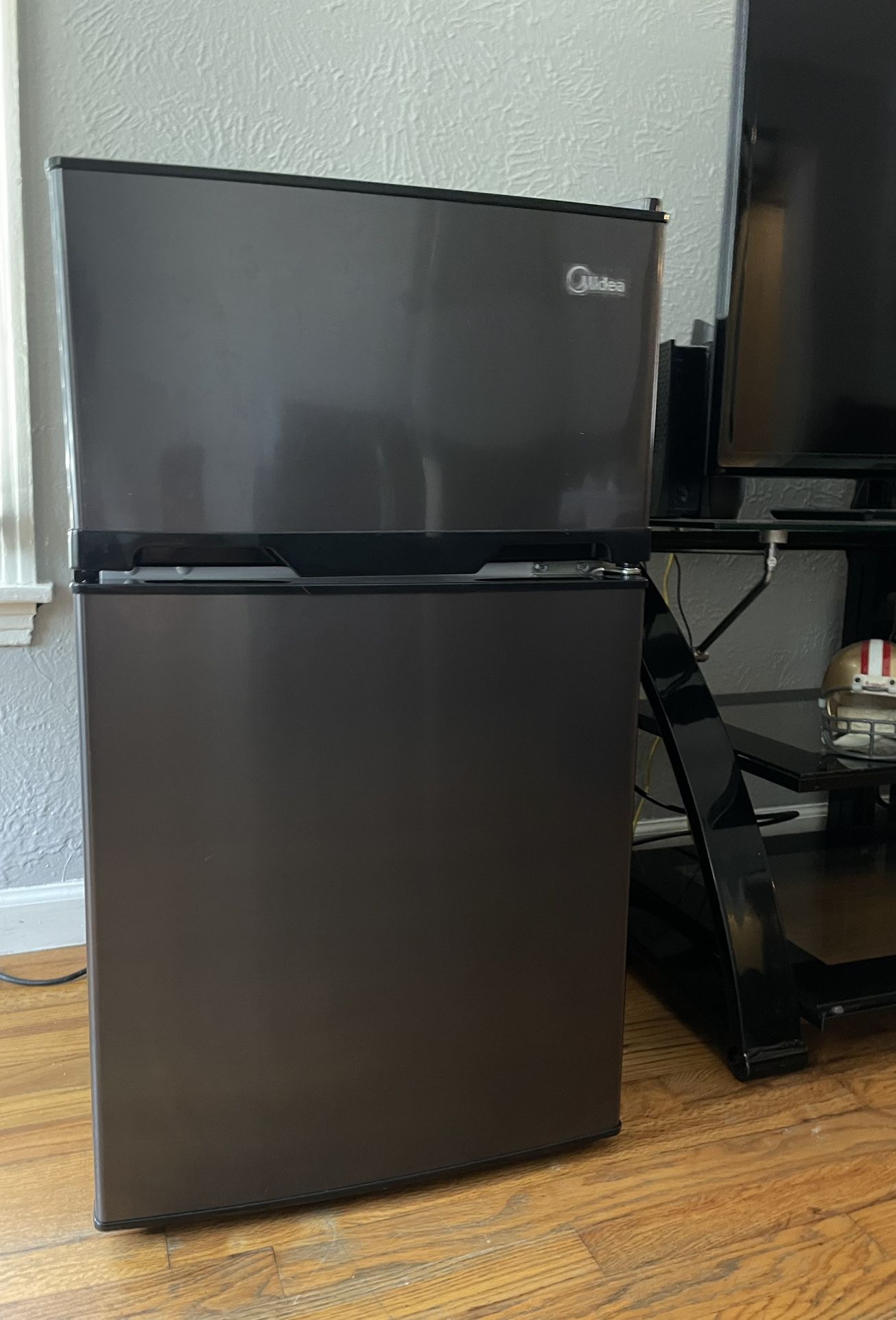 Midea Compact Refrigerator and Freezer 