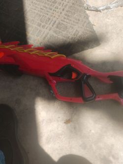 Dragon power Nerf gun with Nerf bullets holds eight bullets in total