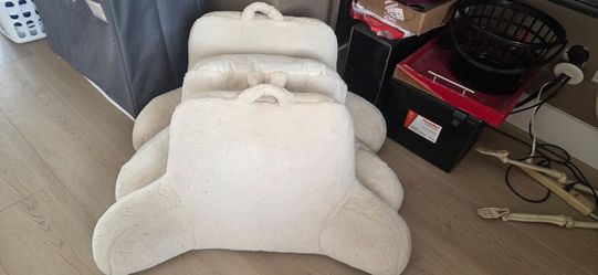 3 Reading Pillows