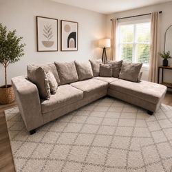 Excellent Greige Sectional Sofa – Clean & Like New