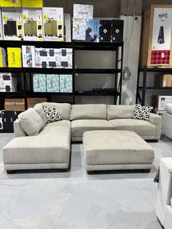 Raylin Fabric Sectional