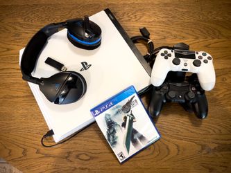 PS4 Pro Glacier Edition
