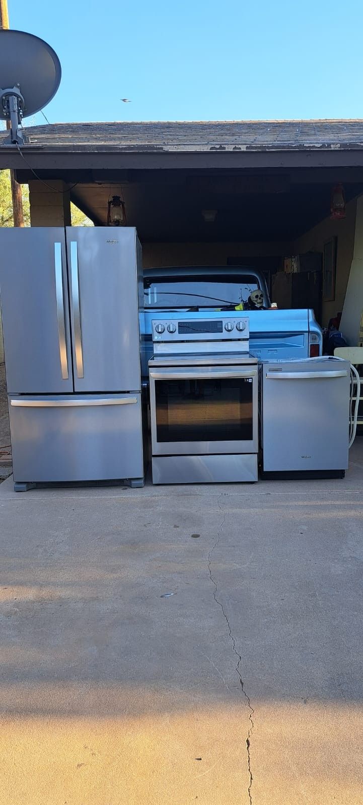 Whirlpool Refrigerator Electric Stove And Dishwasher
