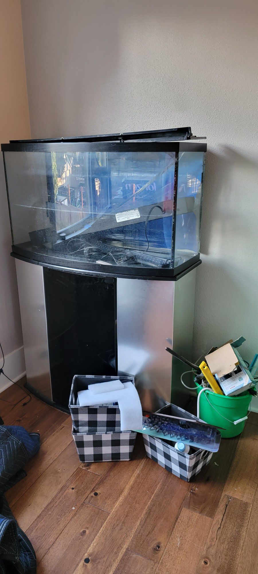 45-50 Gallon Bow Front Fishtank And All Parts