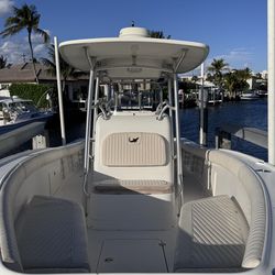 2005 Mako 284 boat
