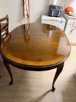 Vintage Drexel Heritage 18th Century Classic Extension Dining Table Set