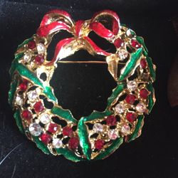 Gold Tone Christmas Wreath Pin, Green & Red Enamel Ribbons & Crystals