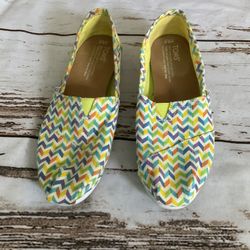 TOMS SEASONAL CLASSICS MULTI CANVAS CHEVRON SLIP ON SHOES