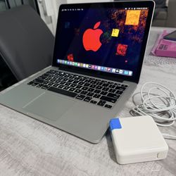 MacBook Pro 13.3” Retina/ 2.7GHz Intel i5/ 8gb ram/ 256gbSSD/MacOS Monterey/ Gpu Iris / Good 🔋