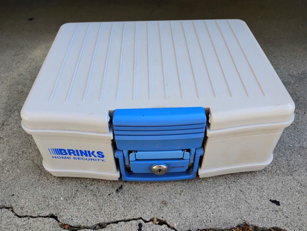 Brinks Home Security Lock Box Fire Safe With Key Class 350 - 1/2 HR 14x11x6x2