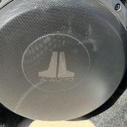 Jl Audio Stealthbox And 10” Subwoofer - Toyota Tacoma