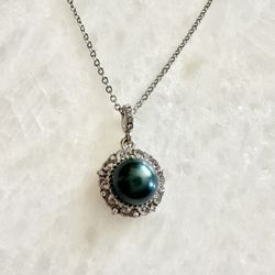 Dark grey cubic zirconia pearl pendant necklace 