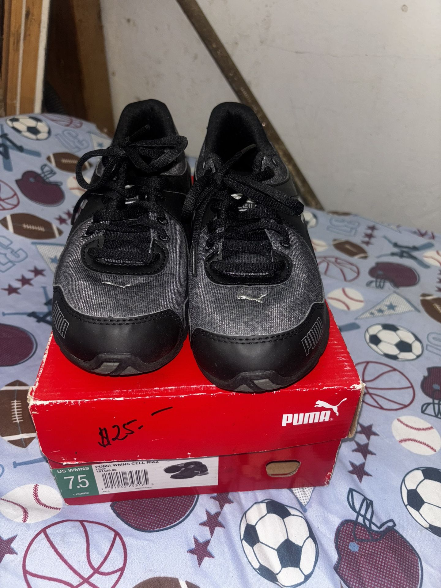 Pumas Shoes Size 7.5 Wms