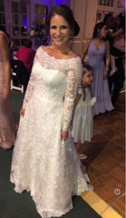 Wedding dress Oleg Cassini size 8 - Preserved