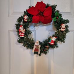 Holiday Crafted Wreath w/ Santa Claus Figurines 14"
