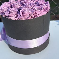 Magnificent Roses Luxe Lavender pre-owned