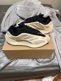 Yeeyz 700