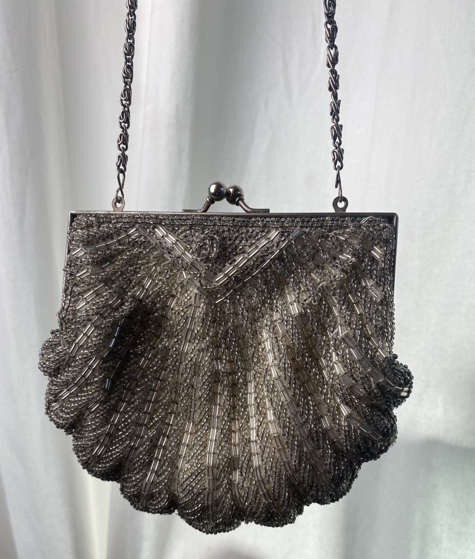 Vintage La Regale LTD Silver Beaded Sequin Clutch Evening Bag Clam Style Hong Kong Rare (50’s-60’s eta) (Rare Antique Collectable)