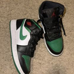 Air Jordan 1 Mid “Pine Green”