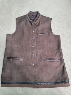brown j. men Waistcoat in size small. (hurry before it's gone!)