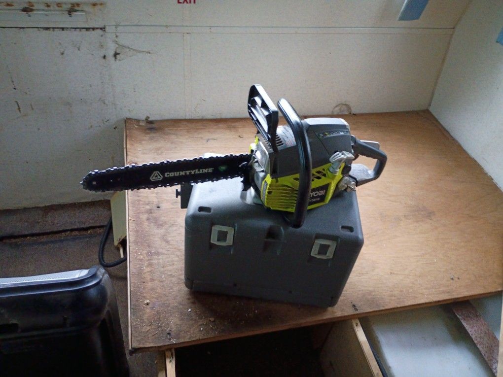 $175 Like New Ryobi Gas Chain Saw 18 In