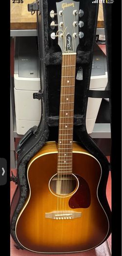 Gibson J-45 studio Walnut