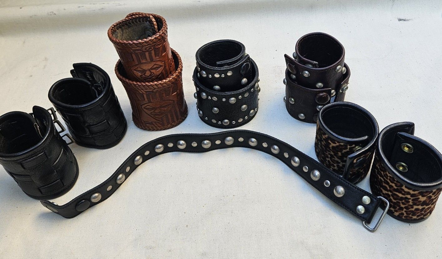 LEATHER WRIST BANS