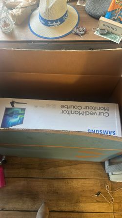 Curved monitor moniteur