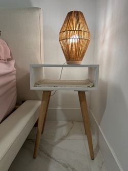 NIGHTSTANDS — FOR SALE  / MESITAS DE NOCHE — EN VENTA