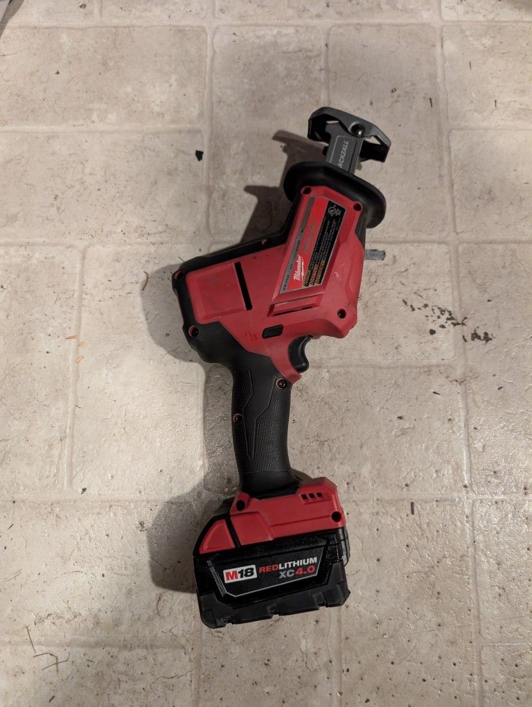 Milwaukee M18 Fuel Hacksaw With 4AH Battery