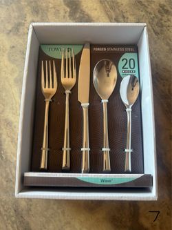 *NEW* 20 Piece Silverware Set