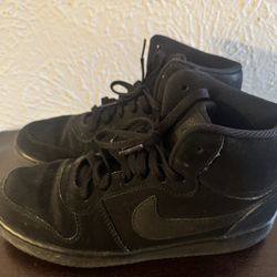 Black Nikes Size 9.5
