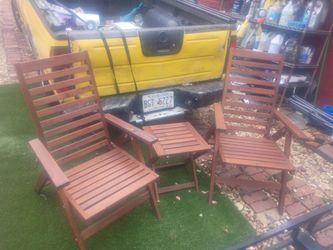 Patio set teak.  Very nice sturdy