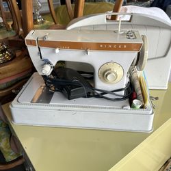 Singer Sewing Machine 