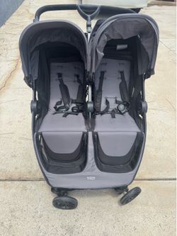 Britax B-lively double stroller