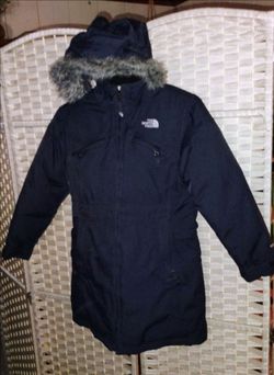 FIRM IN MERCED‼️The North Face Navy Parka with Faux Fur Hood