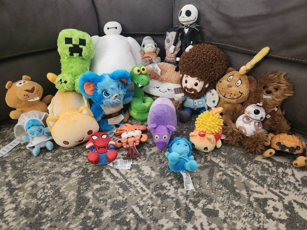 Star Wars, Minecraft, Squishable Ect Plushies