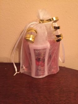 ❤️❤️GREAT STOCKING STUFFER❤️❤️Apple Pomegranate Scent Bath & Body Set❤️❤️