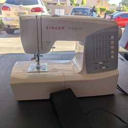 Singer Advance Heavy Duty Full Size Sewing Machine 