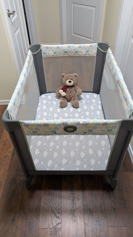 Like New Graco Pack and Play!
