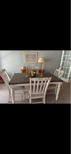 Raymour & nigan Dining Room Set