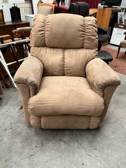 Pair of La-Z-Boy rocker recliner with plush pillow-back cushioning