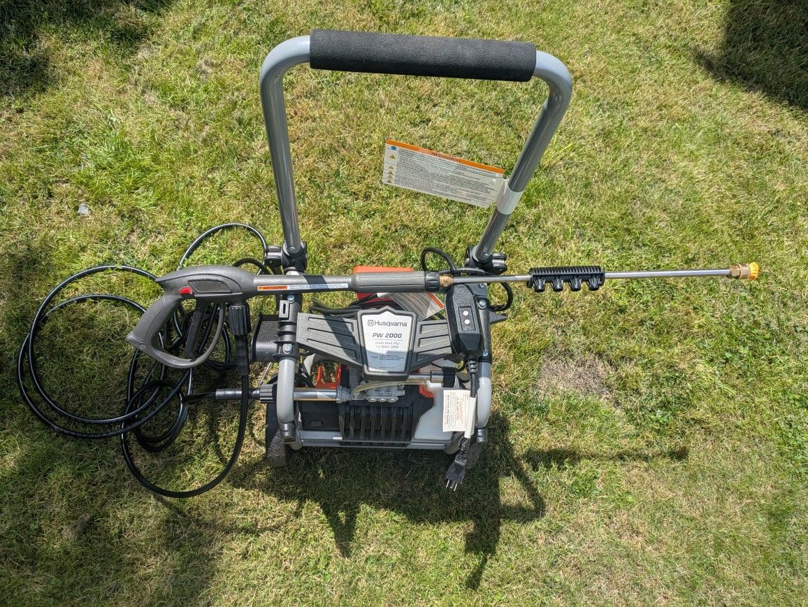 Husqvarna 2300-PSI PW200 Electric Pressure washer