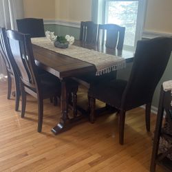 Dinning Room Set with a Leaf 